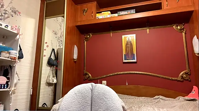 LauraMystiq - Play with my nipples