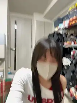 Daiyo_kai_Gutara - 上の服脱ぐ🙌