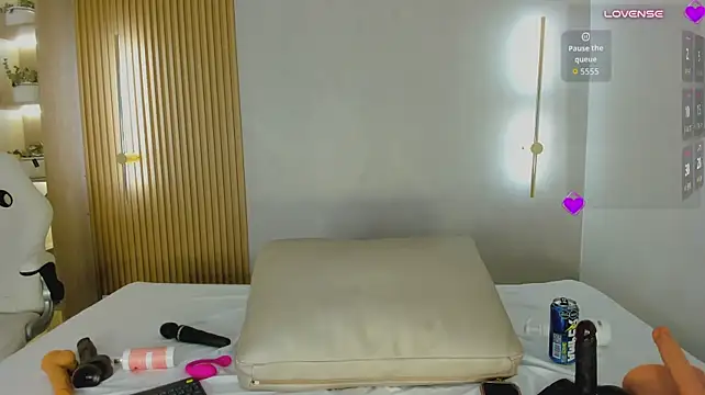 Serena_foxx_ - 🔥 Oil boobs and play with nipples 😘