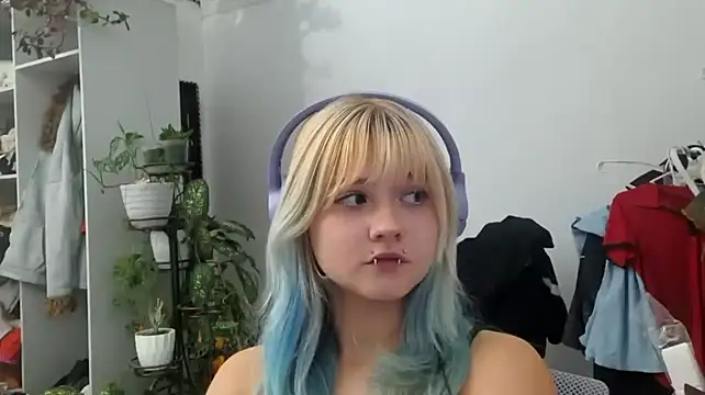 TwilaOhlmann - Kiss you close to cam :*