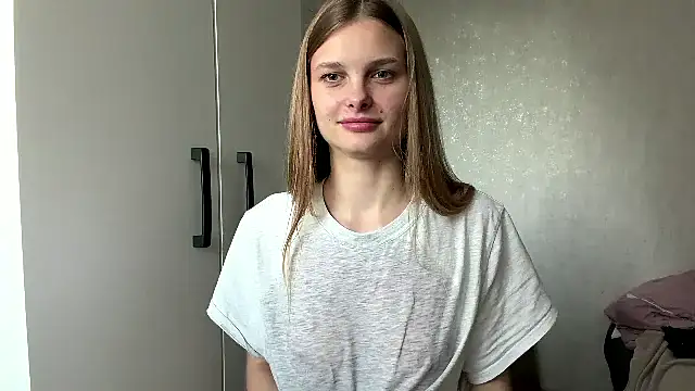 SilkPoutXvx - Spill water in my T-shirt make nipplels