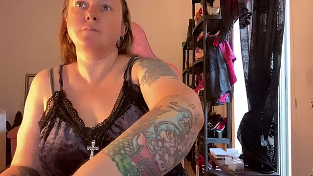 Kisicaxx - fuck my pussyy with HUGE dildo