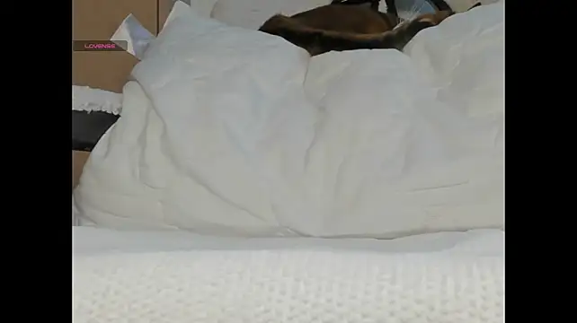 ElunorLIve - finger inside my tight pussy