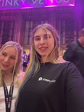 Emma05 - 2min boobs free in front of all people
