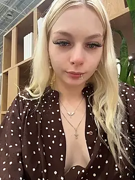AngelinaTous - I'll show you my boobs on the street🌸