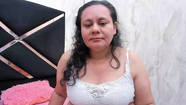 ValentinaCurvy26