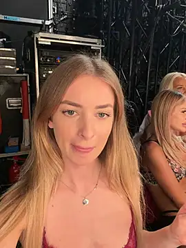 EvieEvans - LAST TIP GETS PORN WITH 50 STRANGERS