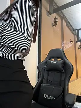 Alejandra_ospina - RIDE DILDO UNDER THE TABLE IN OFFICE 💦
