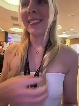 SabrinaRose_xxx - Emma slaps my ass 🩷