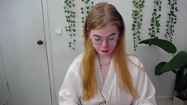 Mary_elle_ - hands under top + squeeze boobs