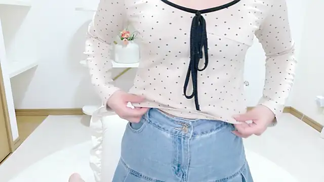 NOA_cha - 上の服ぽい♡下乳アップ