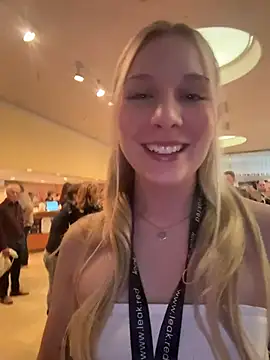 SabrinaRose_xxx - Emma slaps my ass 🩷