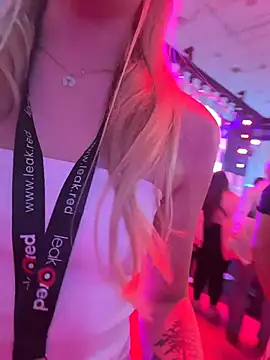 SabrinaRose_xxx - Emma slaps my ass 🩷