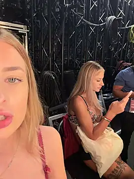 EvieEvans - LAST TIP GETS PORN WITH 50 STRANGERS