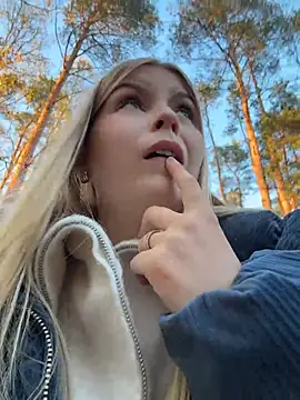 RossyMood - Flash my BOBs on the PARK RISKYY