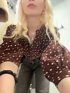AngelinaTous - I'll show you my boobs on the street🌸
