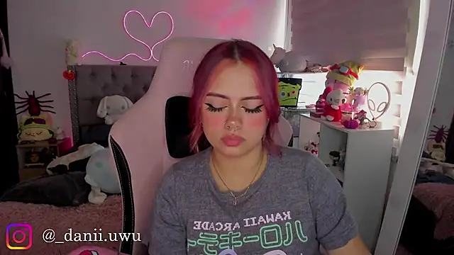 CuteDani_ - 🌸 Oil in my body naked uwu