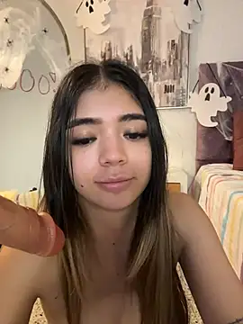 HoneyMollyX - PANTY OFF + OPEN LEGS & RUB MY CLIT
