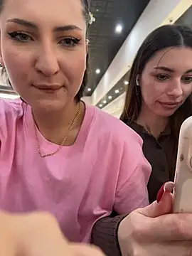 KatyVibes - kiss her on the cheek