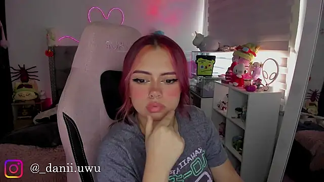 CuteDani_ - 🌸 Oil in my body naked uwu