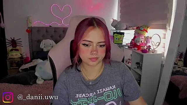 CuteDani_ - 🌸 Oil in my body naked uwu