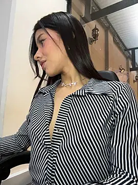 Alejandra_ospina - RIDE DILDO UNDER THE TABLE IN OFFICE 💦