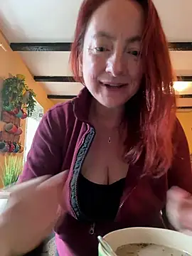 LouiseTswing - Rub my pussy