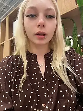 AngelinaTous - I'll show you my boobs on the street🌸