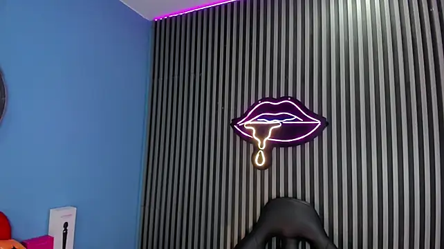 Valka_teen1 - Put Machine In Pussy