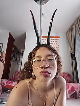 Samantha_Ros - SHOW ASS AND PUSSY IN DOGGY WITH OlI