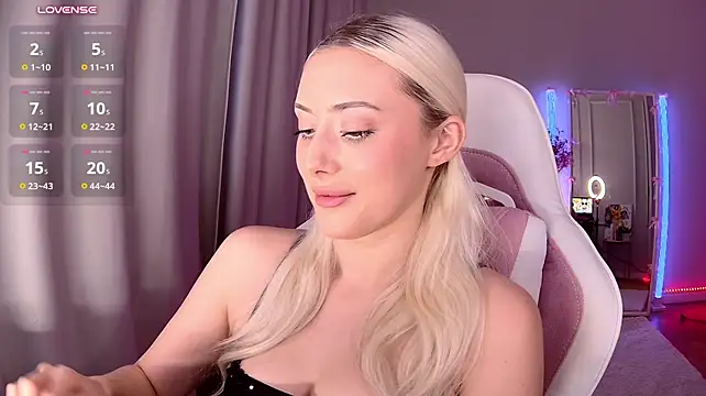 LoryWood - suck finger with eye contact 💗