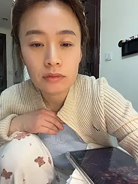 Saozi666 - 完成目标可选：挤奶水、黑JB抽插、小粉插入M腿、小粉入后门、开双插票、口叼内裤