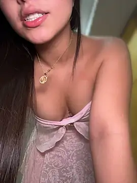 Valentina-gomezz - DOMI IN MY CLIT IN PUBLIC (RISKY)