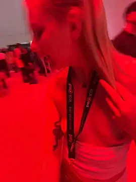 SabrinaRose_xxx - Emma slaps my ass 🩷