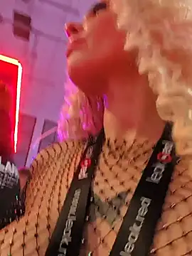DirtyTechCouple- - 🤭Squeeze Boobs close to cam