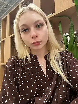 AngelinaTous - I'll show you my boobs on the street🌸