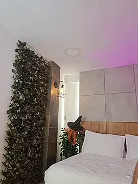 EbonyHorrny - Strip me with your gentle hands.
