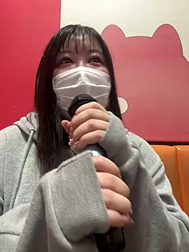 Eina_aa - 谷間見せながら歌う