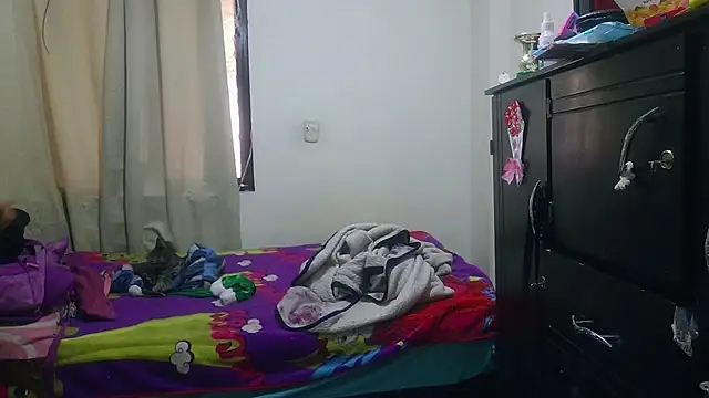 VioletV - full naked teasing flex