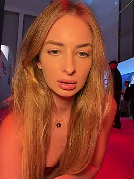 EvieEvans - LAST TIP GETS PORN WITH 50 STRANGERS