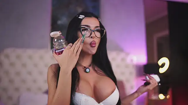 NouraMalvi - first orgasm of the day