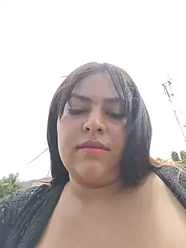 OUTDOORS_VELEN - Fingers in pussy+video lastp tip😏
