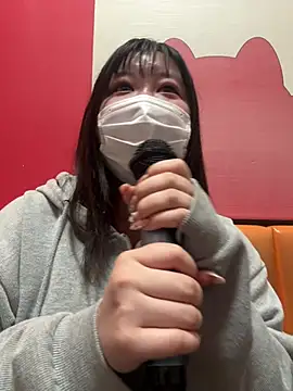 Eina_aa - 谷間見せながら歌う