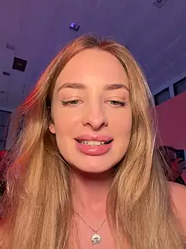 EvieEvans - LAST TIP GETS 2 PORNS WITH 50 STRANGERS