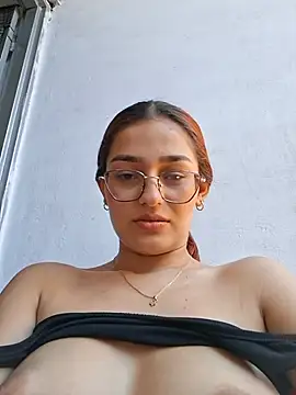 Ary-18 - Naked + finger in ass