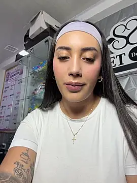 Hannahoff - suck fingers and play boobs in toilet