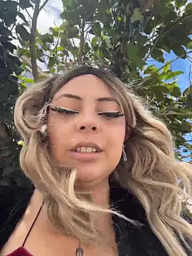 Bela-outdoor - Flash niple in public very risky