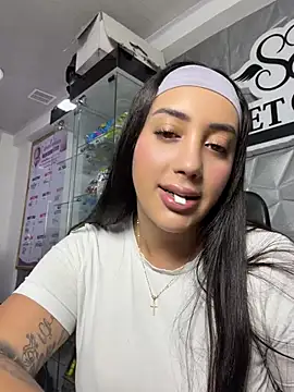 Hannahoff - suck fingers and play boobs in toilet