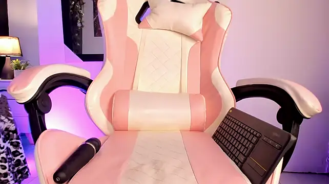 AnnyBaby - total naked + open legs