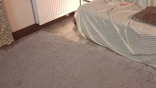 TeressaKapanke - Massage my boobs close to the cam